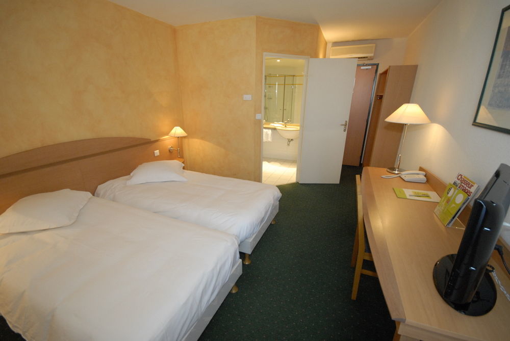 Logis Hotel L'Oree De Chartres - Barjouville Exteriör bild