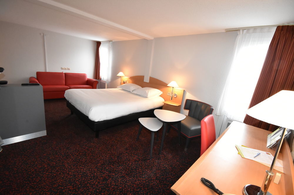Logis Hotel L'Oree De Chartres - Barjouville Exteriör bild