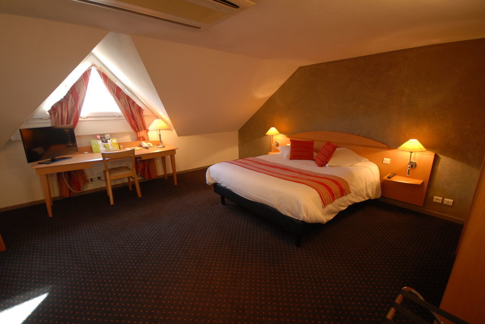 Logis Hotel L'Oree De Chartres - Barjouville Exteriör bild
