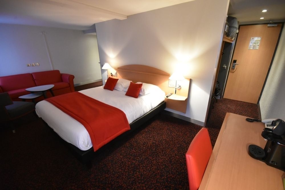Logis Hotel L'Oree De Chartres - Barjouville Exteriör bild